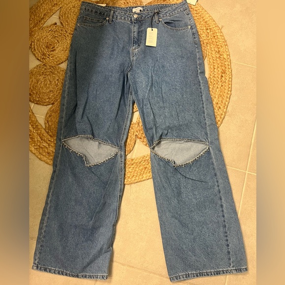 Forever 21 Rhinestone Split-Knee 90s-Fit Jeans - Picture 9 of 10